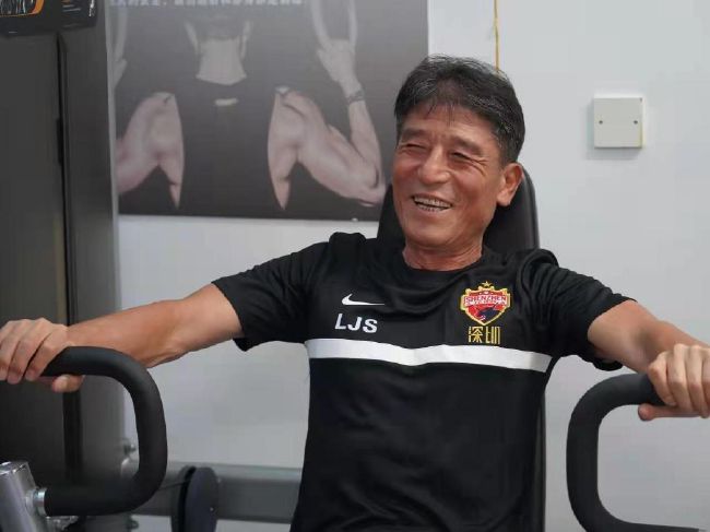 1-1战平巴黎圣日耳曼的欧冠小组赛末轮比赛，阿德耶米为多特取得进球。